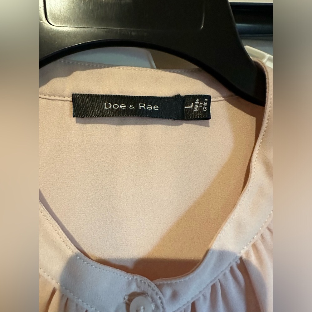 Doe & Rae Ruffle neckline blouse size Large - Picture 7 of 7